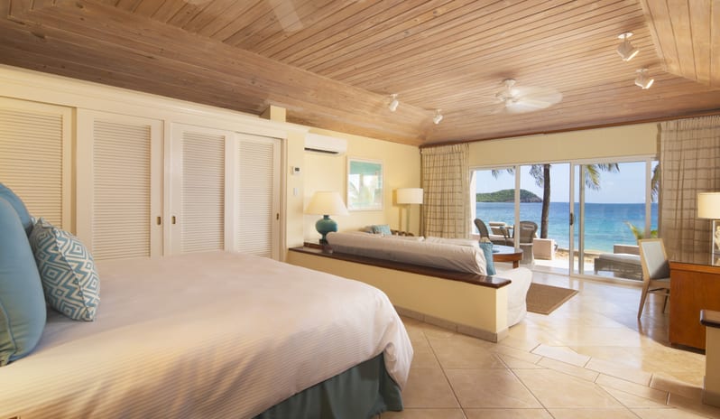 1 - Junior Suite Beachfront (Lower Level) Inside